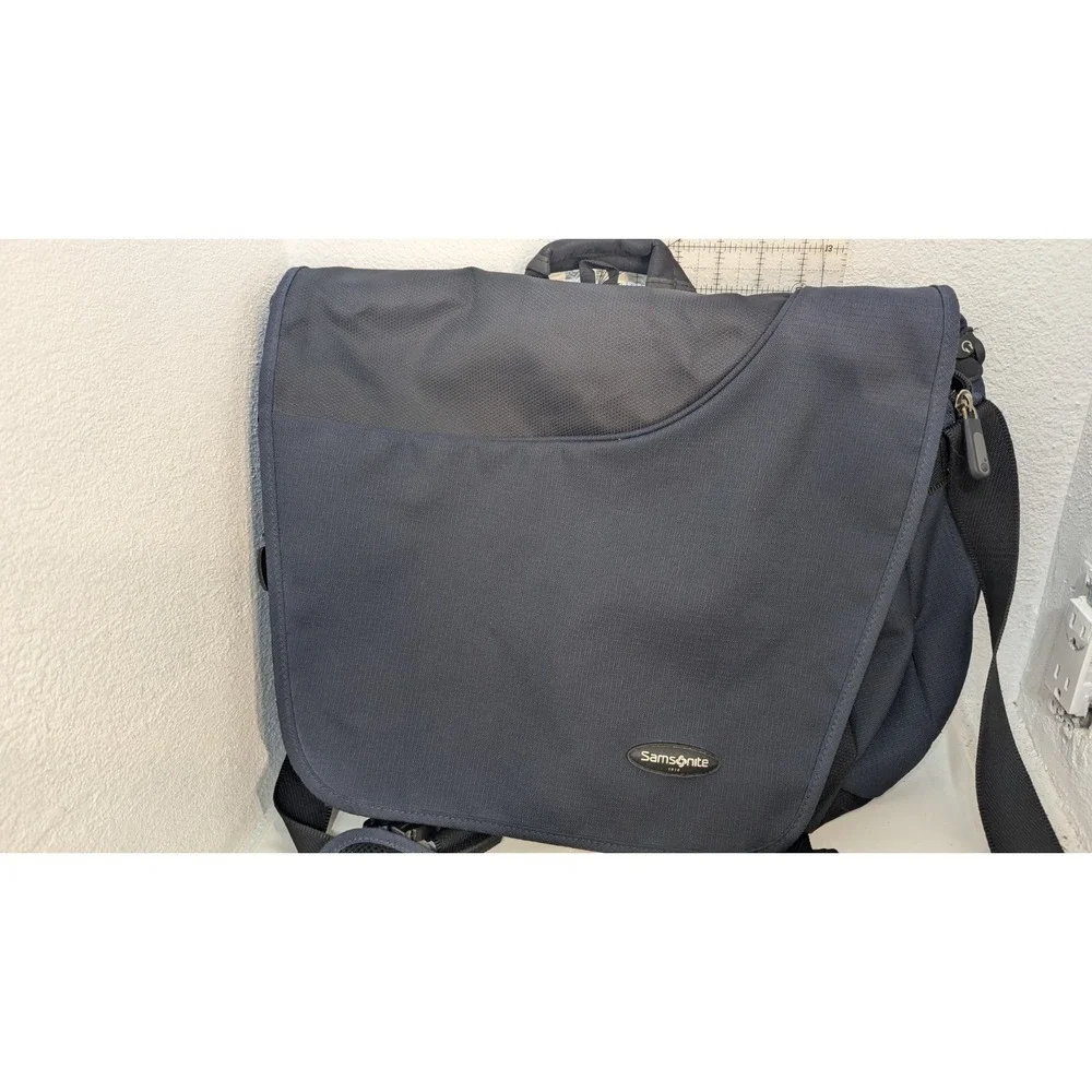 Samsonite Gray Laptop Messenger Bag Padded Shoulder Business Travel Briefcase